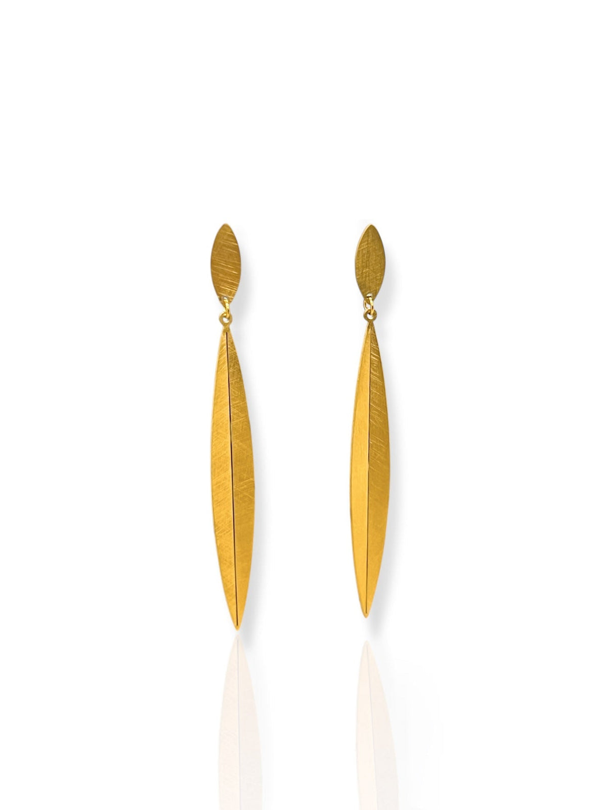 Alba | Pendientes largos en relieve dorados