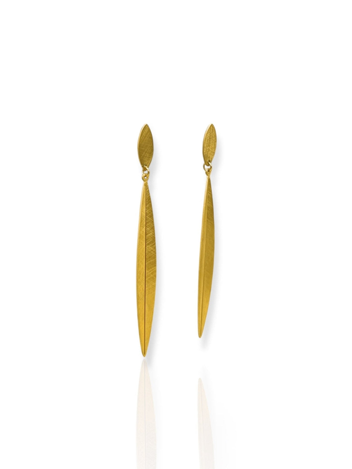 Alba | Pendientes largos en relieve dorados