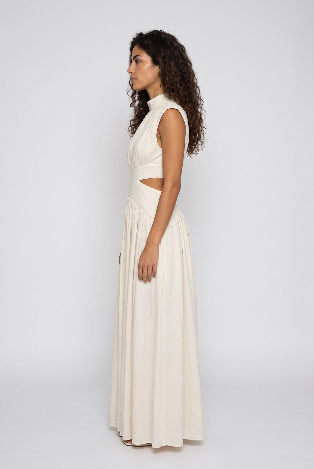 Selene | Vestido de cuello alto con cut-out